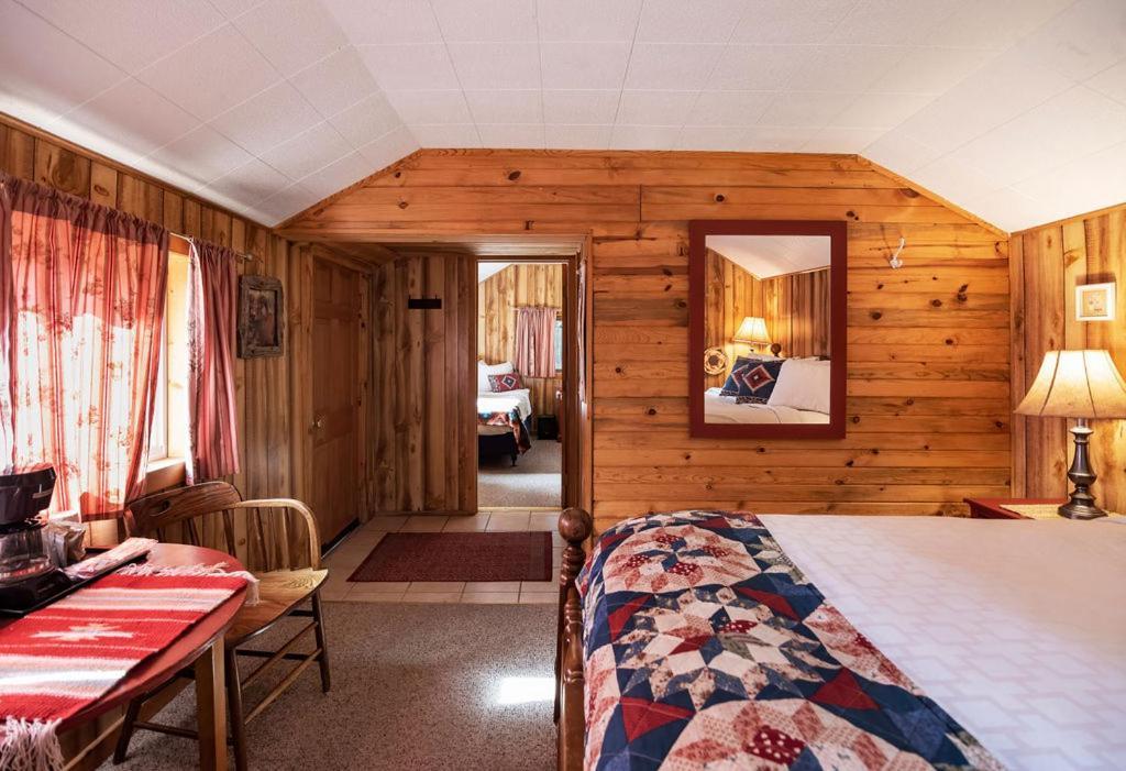 Lochsa Lodge Lolo Quarto foto